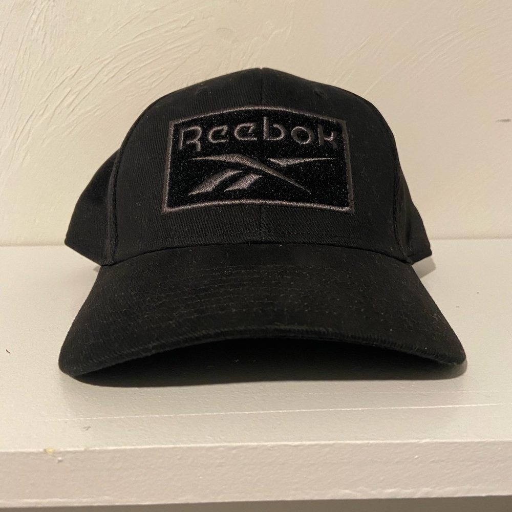 Reebok casual baseball cap. Adjustable.